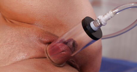 Delightful czech brunette cutie Shione Cooper in foot fetish show 